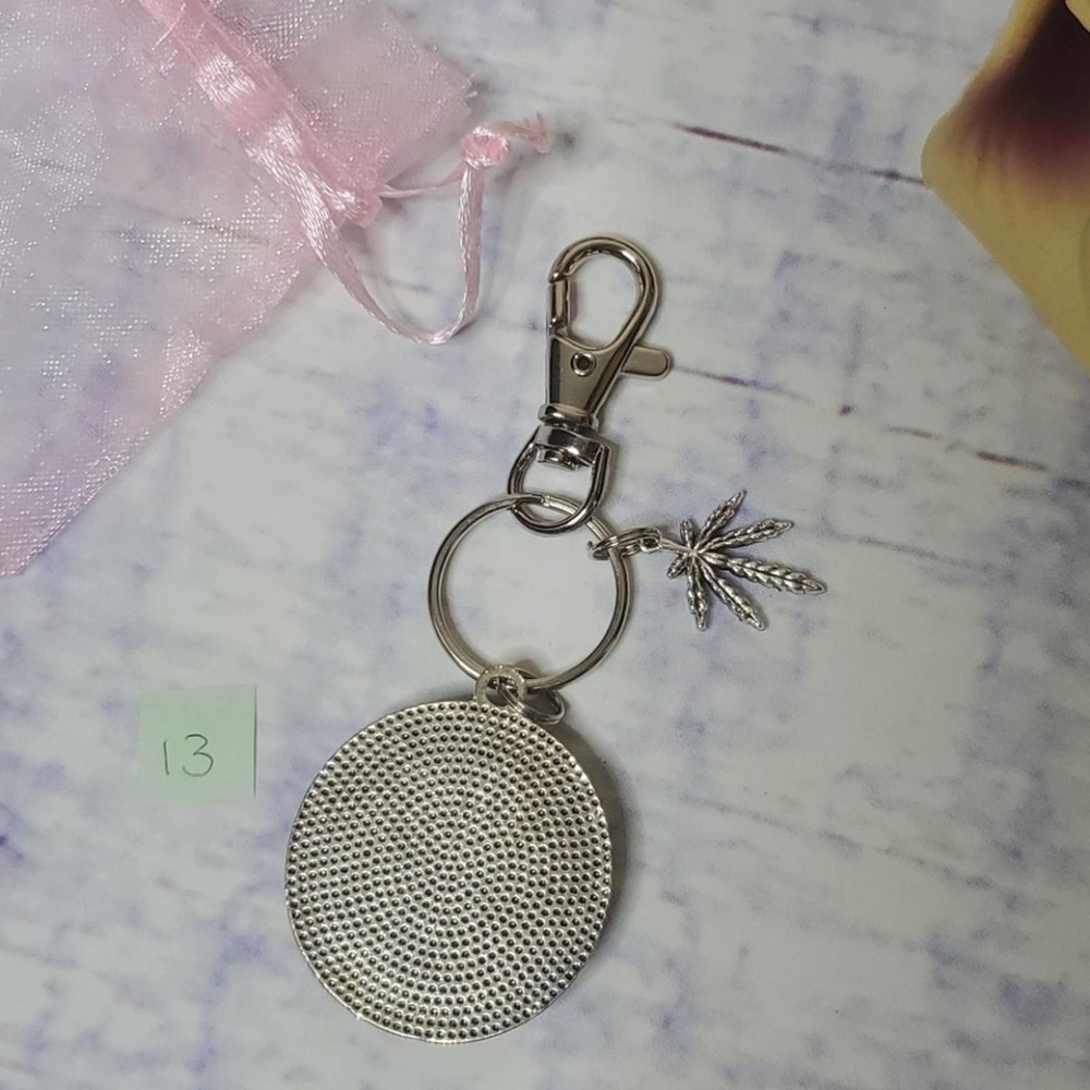 Handmade Leaf Keychain - Picture 3 of 4